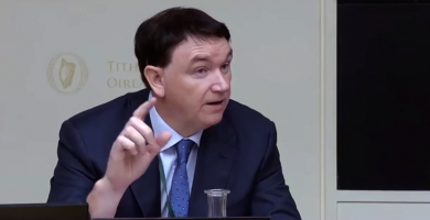 Imní mhór léirithe ag an gCoimisinéir Teanga faoi easpa dul chun cinn an rialtais maidir le plean náisiúnta don Ghaeilge