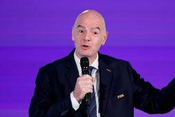 Tacaíocht do Gianni Infantino tarraingthe siar ag an FAI