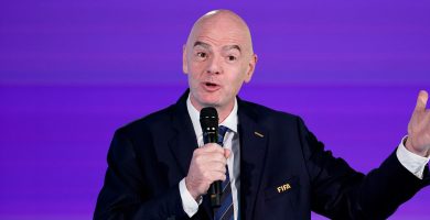 Tacaíocht do Gianni Infantino tarraingthe siar ag an FAI