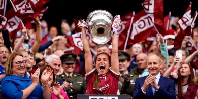 Craobh na hÉireann buaite ag mná na Gaillimhe i gcluiche ceannais a chuaigh go snaidhm an rópa