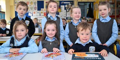 GAILEARAÍ: An chéad lá ar scoil ag páistí Ghaeltacht Chorca Dhuibhne
