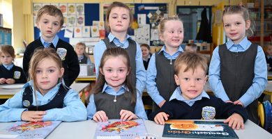 GAILEARAÍ: An chéad lá ar scoil ag páistí Ghaeltacht Chorca Dhuibhne