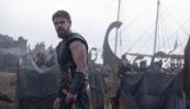 Claíomh dhá bhéal atá in YouTube ag lucht déanta scannán, ach sin an áit atá an t-aicsean