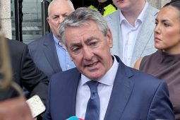 Níl na bearnaí sa chúram sláinte ar Chléire ‘cóir ná sábháilte’ – Feisire Eorpach