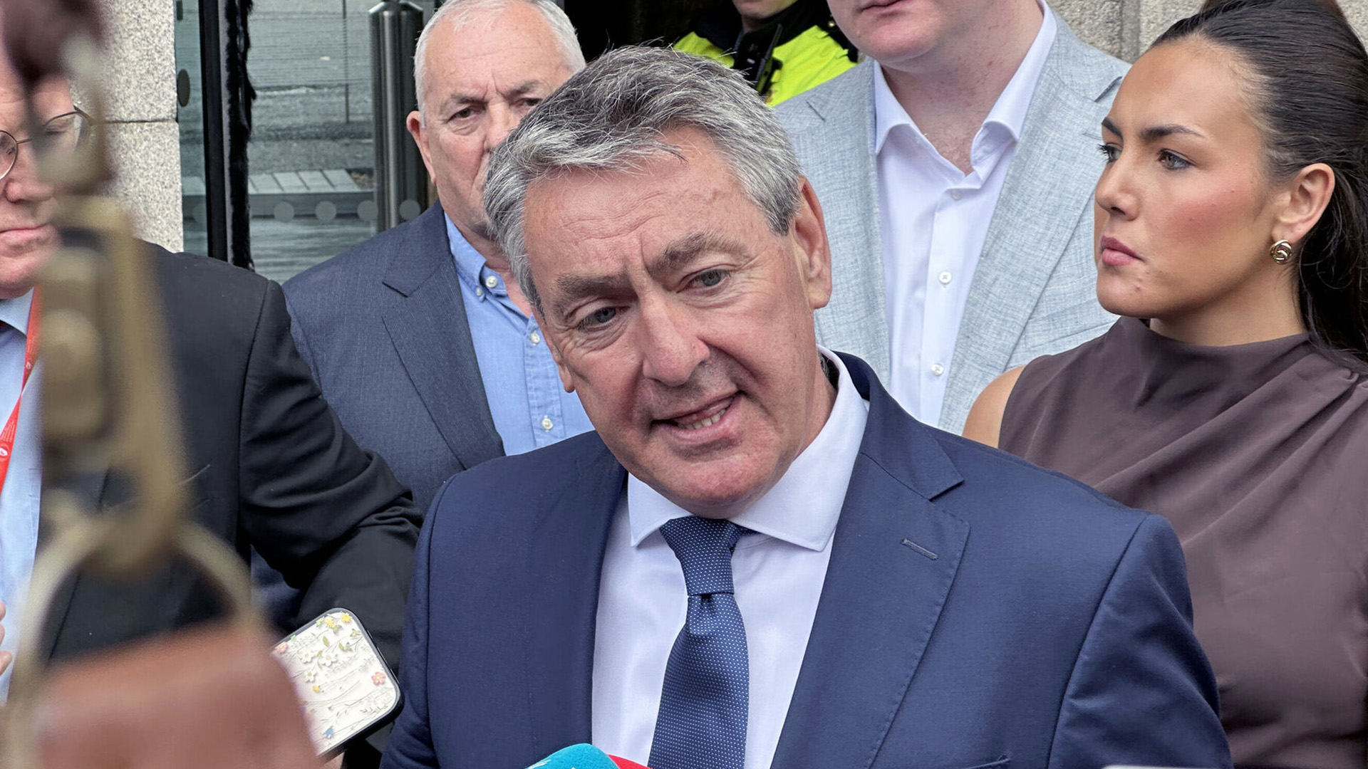 Níl na bearnaí sa chúram sláinte ar Chléire ‘cóir ná sábháilte’ – Feisire Eorpach