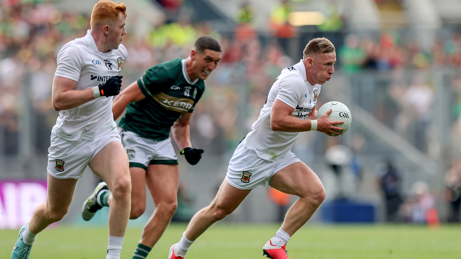 IS MÓR AN SPÓRT É: Ryan O’Donoghue i gCiarraí leis an nGaeltacht, taispeáin dúinn do chuid bonn agus lá mór mhná Naomh Abán