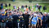 Scoth na bpictiúr ó bhua caithréimeach Shane Lowry sa Dún Beag