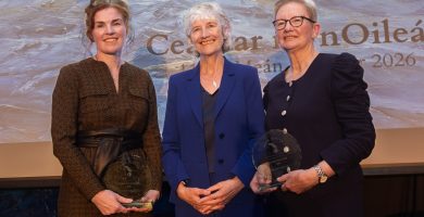 GAILEARAÍ: An tUachtarán Catherine Connolly i gConamara ag Féile Ainm Cleite