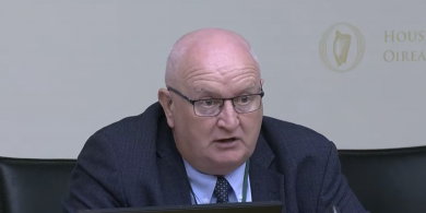 ‘Tá mise 40 bliain sa státseirbhís agus níor tháinig mise trasna riamh ar obair chomh casta’ – Ceannasaí Roinn na Gaeltachta faoin reachtaíocht teanga