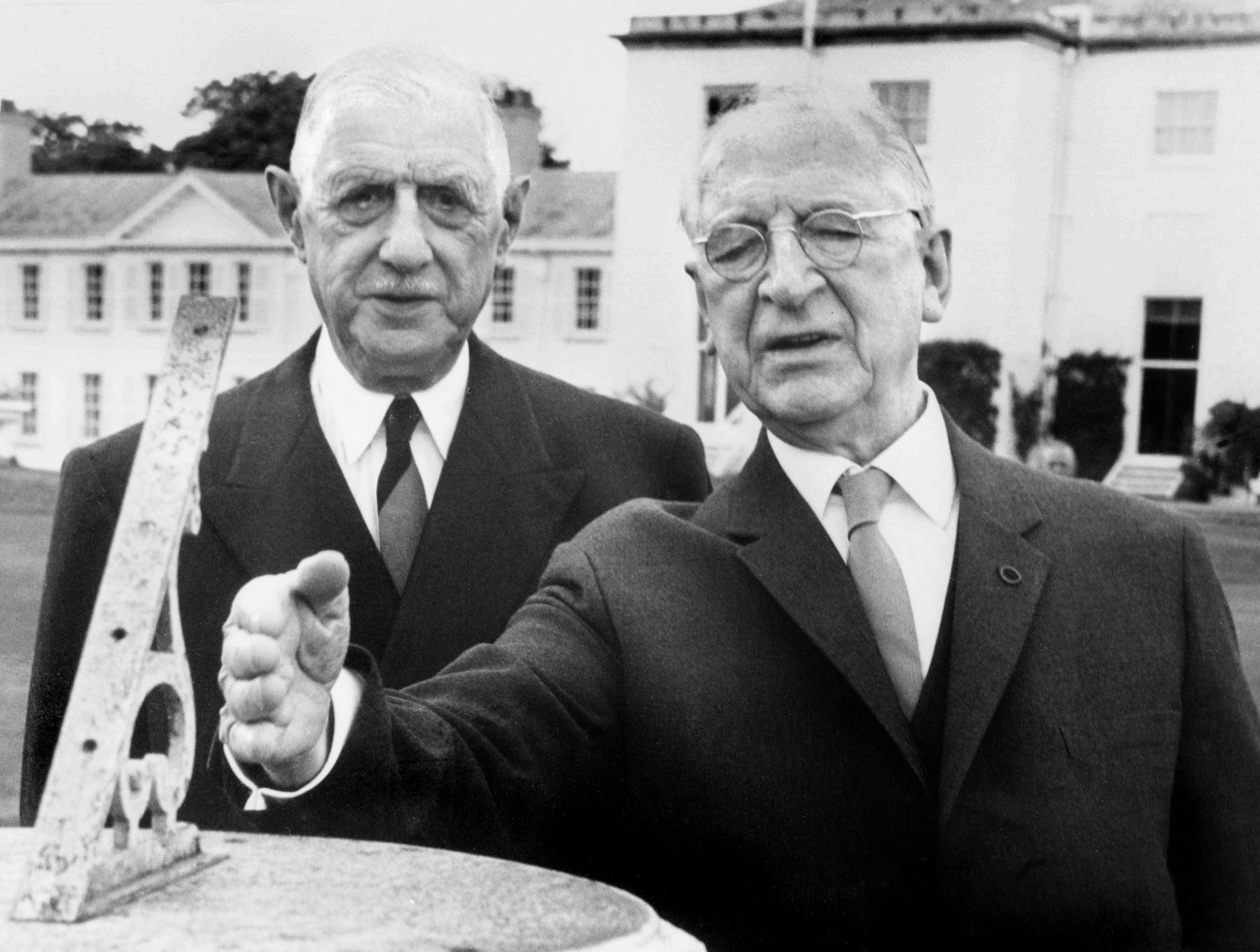 De Gaulle, Dev agus Dónall Ó Conaill…