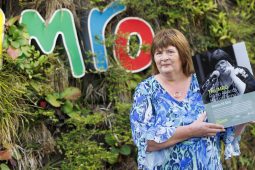 GRADAM: Helen Ní Shé le hinsealbhú i Halla na Laochra Raidió IMRO