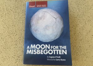 Ag machnamh dom ar an gcaidreamh a bhíonn idir athair agus iníon…