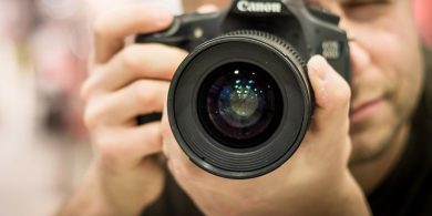 Cuairt ar World Press Photo: is fiú míle focal …