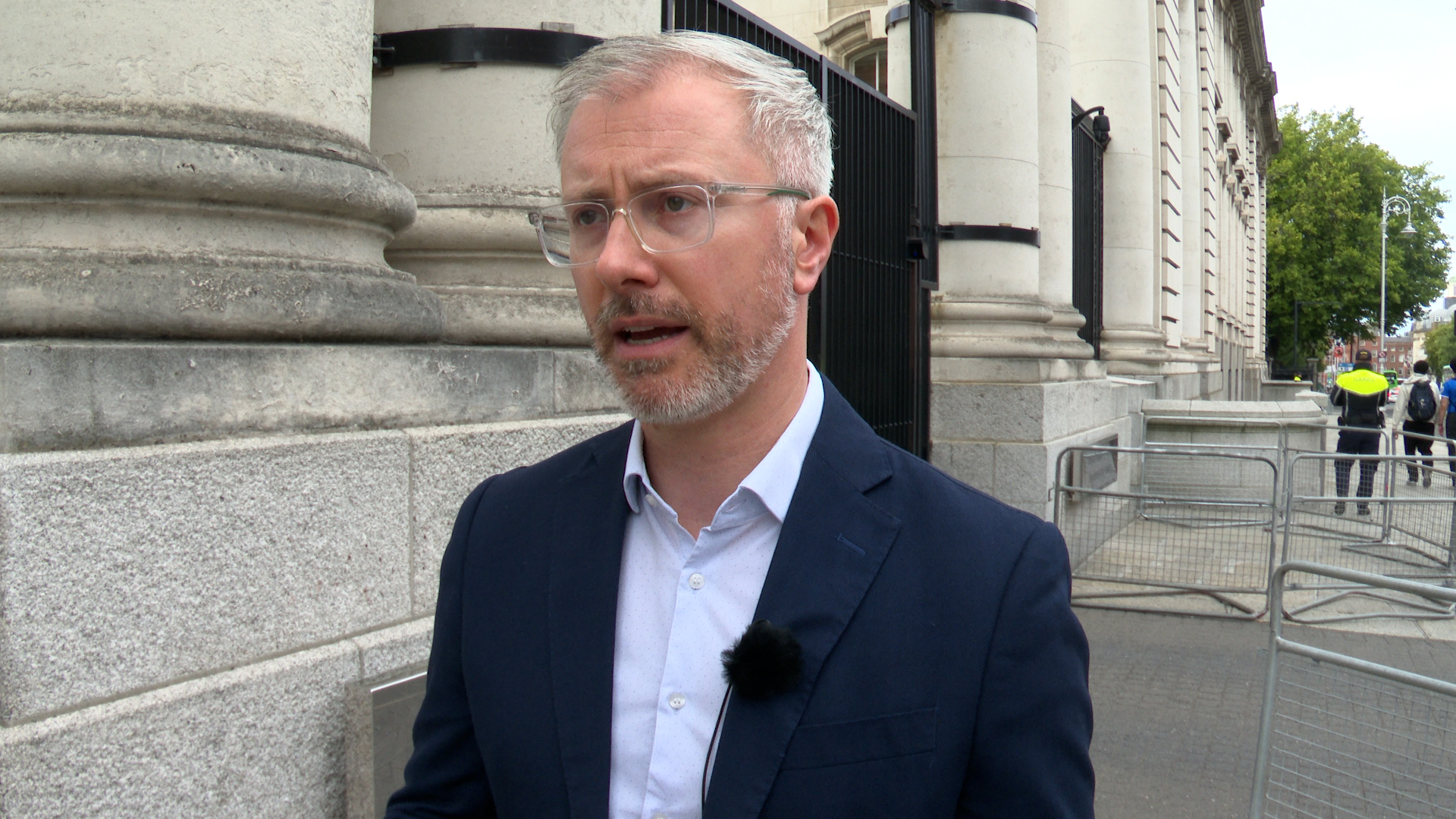 A chéad agallamh i nGaeilge déanta ag ceannaire an Chomhaontais Ghlais