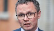 Cén uair a shéidfear an fheadóg ar Patrick O’Donovan?