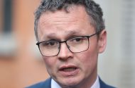 Cén uair a shéidfear an fheadóg ar Patrick O’Donovan?