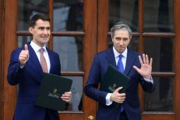 Buiséad 2027 fógartha, méadú ar an liúntas breosla agus íocaíochtaí leasa shóisialaigh, ardú beag don Ghaeilge