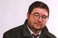 Tost agus faillí na n-údarás i gcás Martin O’Hagan do-mhaite