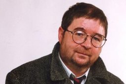 Tost agus faillí na n-údarás i gcás Martin O’Hagan do-mhaite