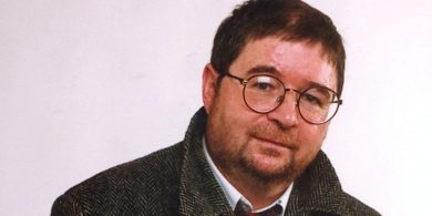 Tost agus faillí na n-údarás i gcás Martin O’Hagan do-mhaite