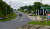 Bóthar an A5 ceadaithe ach constaicí fós sa mbealach