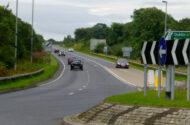 Bóthar an A5 ceadaithe ach constaicí fós sa mbealach