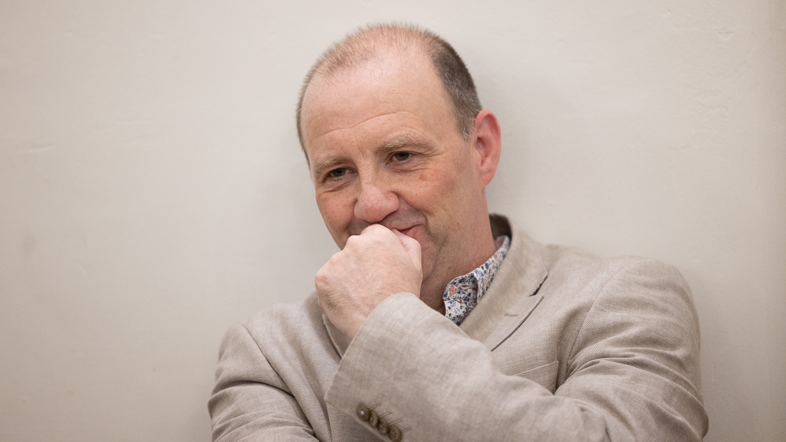 ‘Caithfidh pobal na Gaeilge athghabháil a dhéanamh ar Flann O’Brien’