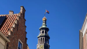 Cén uair a fheicfimid bratach an tuair cheatha ar bharr shéipéil Chaitliceacha … nó ar mhosc?
