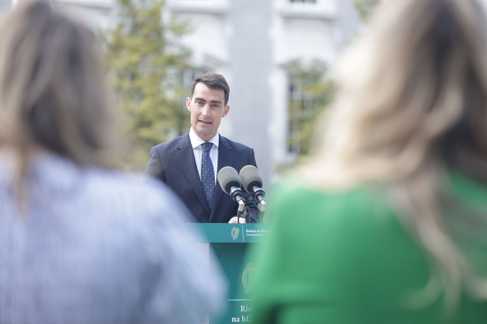 BUISÉAD 2027: Buiséad níos gortaí á thuar, costas fuinnimh an bhró mhuilinn is mó faoi mhuineál an rialtais