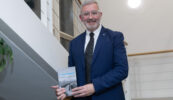 GAILEARAÍ: Leabhar nua le John Walsh faoi stair na Gaeltachta seolta in Ollscoil na Gaillimhe