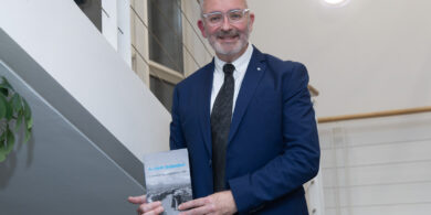 GAILEARAÍ: Leabhar nua le John Walsh faoi stair na Gaeltachta seolta in Ollscoil na Gaillimhe