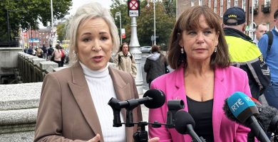 Má thagann na hinstitiúidí polaitiúla slán i ndiaidh eachtraí Dhroim Crí, beo ar éigean a bheidh siad
