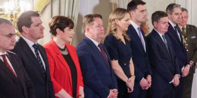 ‘Ní hea, a Aire!’ – córas ag teastáil le teacht roimh mhístuaim nó amaidí aire rialtais