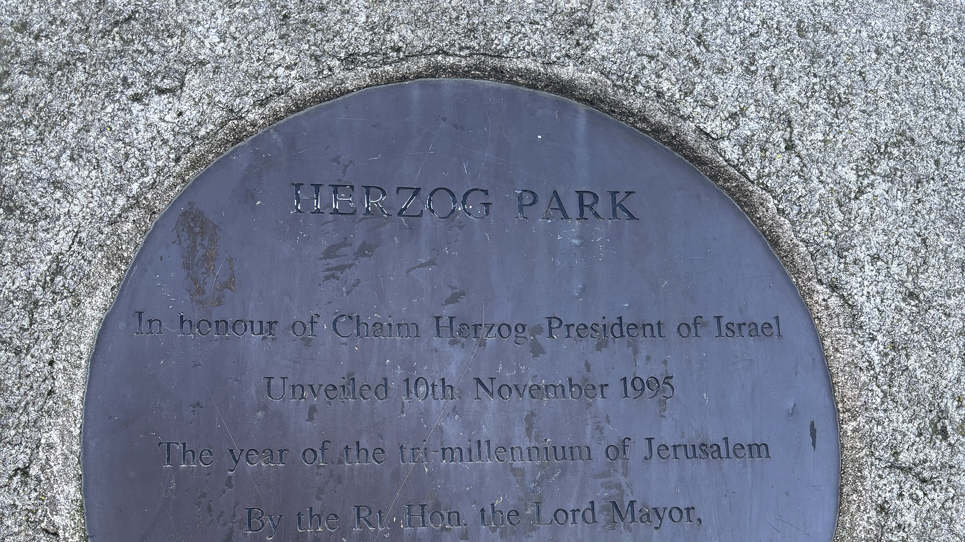 BAILE ÁTHA CLIATH: Ní chuirfeadh an dlí teanga bac ar athainmniú Pháirc Herzog i mBaile Átha Cliath – An Coimisinéir Teanga