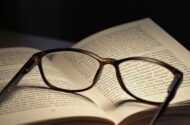 Leagtha amach ag abairt chiotach? Cuir fios ar na póilíní gramadaí…