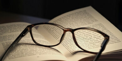 Leagtha amach ag abairt chiotach? Cuir fios ar na póilíní gramadaí…