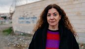 Deis chainte tugtha do dhaoine áitiúla ar ‘An Balla’, ach lámh thapa coinnithe ar stiúir an chláir.