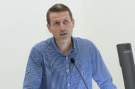 Ní ghlacfar le ‘fórsaí suaracha seicteacha’ atá ag scriosadh comharthaí Gaeilge