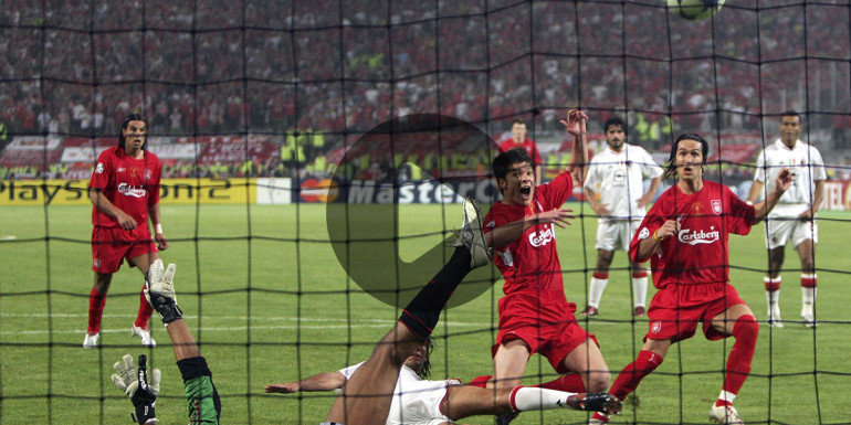UEFA Champions League Final AC Milan vs Liverpool 25/5/2005 Liverpool's Xabi Alonso scores the equaliser ©INPHO/Getty Images 52967504MH016_UEFA_Champion Mike Hewitt/Getty Images *** Local Caption *** Steven Gerrard
