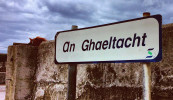Tá níos mó i gceist leis an nGaeltacht ná paistí beaga daite ar mhapa na hÉireann