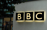 Údar imní é an slad ar Aonad Gaeilge an BBC