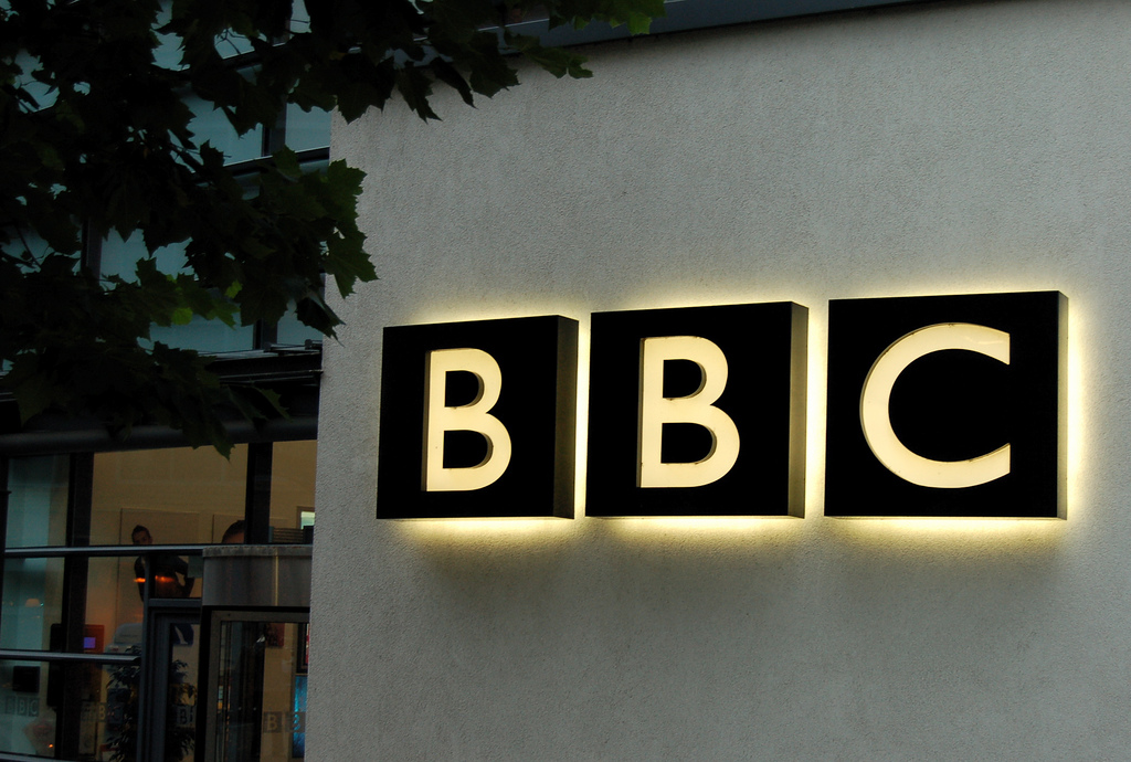 Údar imní é an slad ar Aonad Gaeilge an BBC