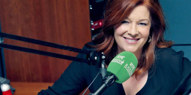 LÉIRMHEAS RAIDIÓ: Dhá chlár fhiúntacha a chuireann beocht i sceideal RnaG
