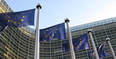 Dúshlán roimh pholaiteoirí na hEorpa atá ag iarraidh ‘an lár’ a chosaint