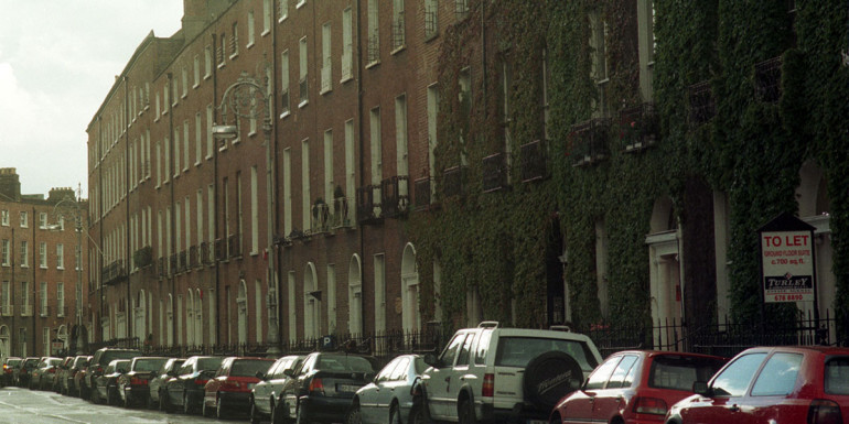 A TERRACE OF GEORGIAN HOUSES FITZWILLIAM SQUARE IN DUBLIN. 1998 Photo: RollingNews.ie