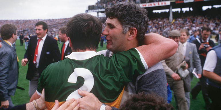 All Ireland Football Final 1985. Kerry captain Paidi O'Se gets congratulated by Kerry Manager Mick O'Dwyer. © INPHO/Billy Stickland