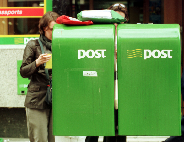 People posting letters in Dublin City Centre. 1999 Photo: RollingNews.ie