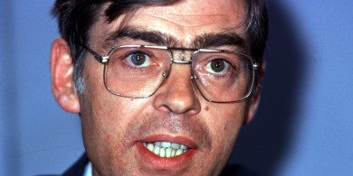CÁIPÉISÍ STÁIT 1984: Amhras agus imní faoi chleachtais an Údaráis
