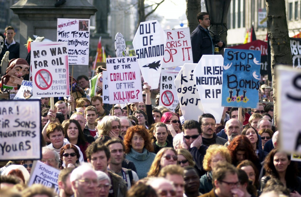 "Anti WAr Demo Dublin"People at a anti war protest in Dublin over the war in Iraq.22/3/2003 Photo:Photocall Ireland!