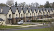 Buiséad na dtiarnaí talún agus lucht adhradh an ‘mhargaidh’